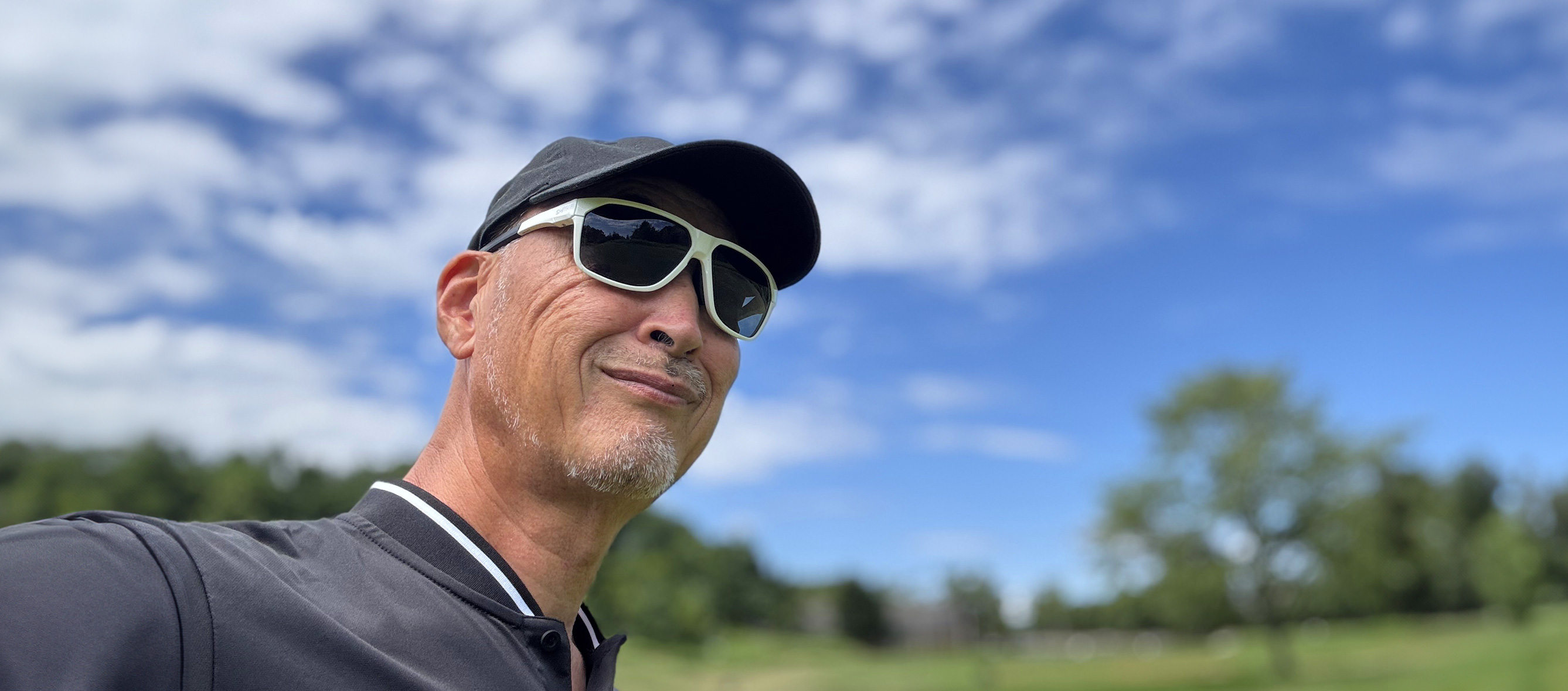 マーク金井とは